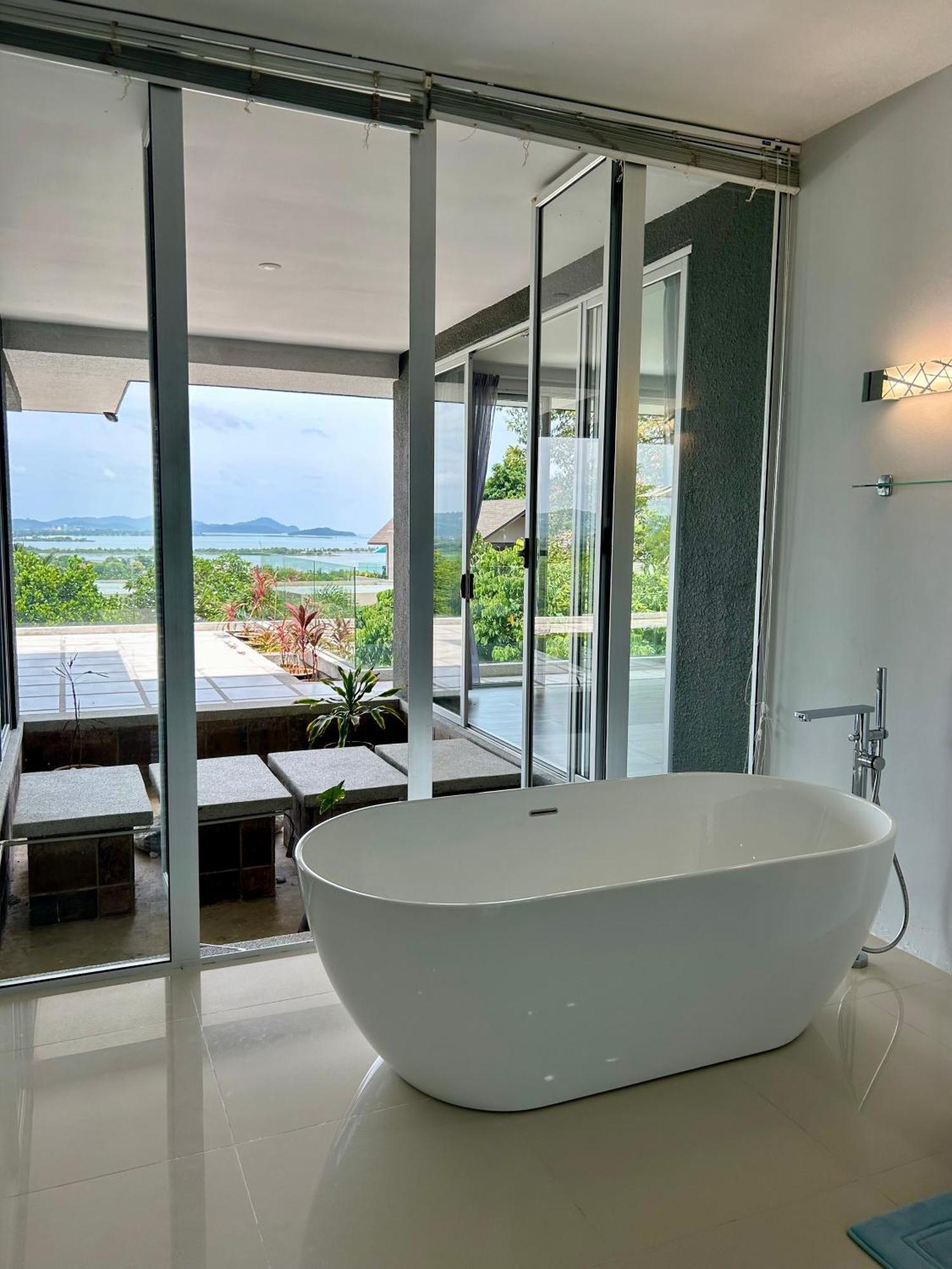Aroha Seaview Villa - Private Pool - Pantai Cenang  Kültér fotó