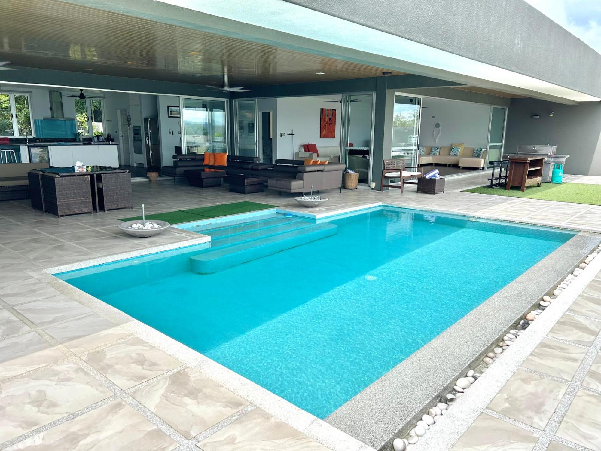 Aroha Seaview Villa - Private Pool - Pantai Cenang  Kültér fotó